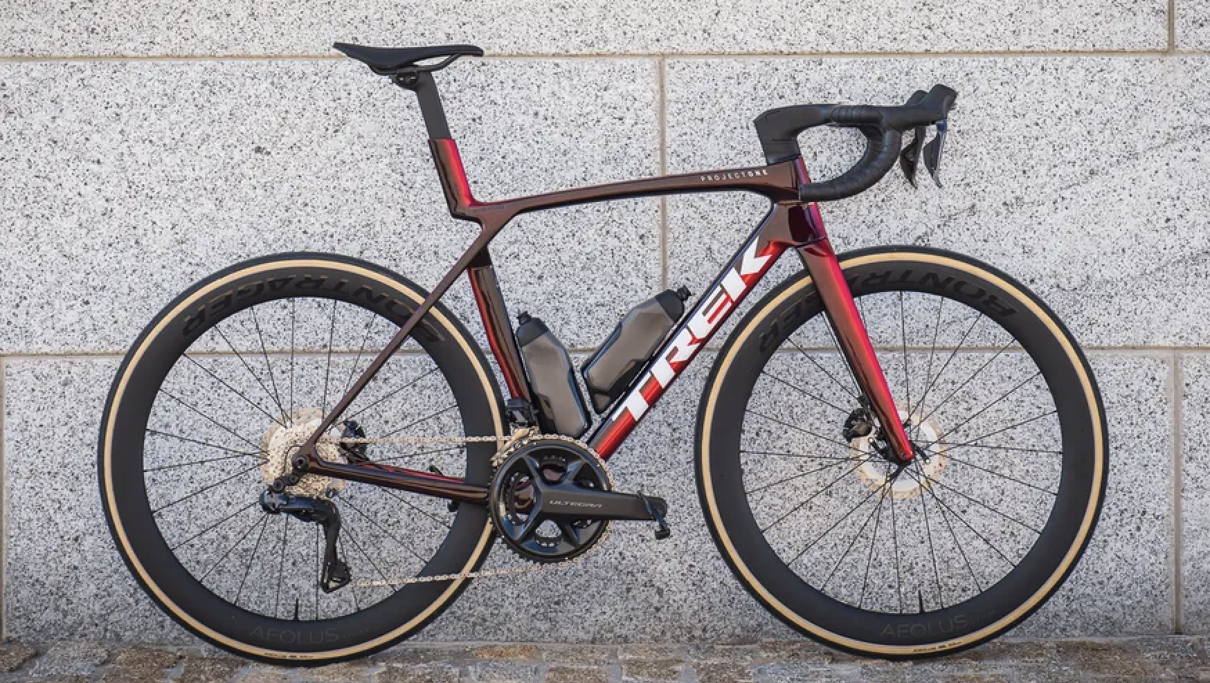 Madone 16x9