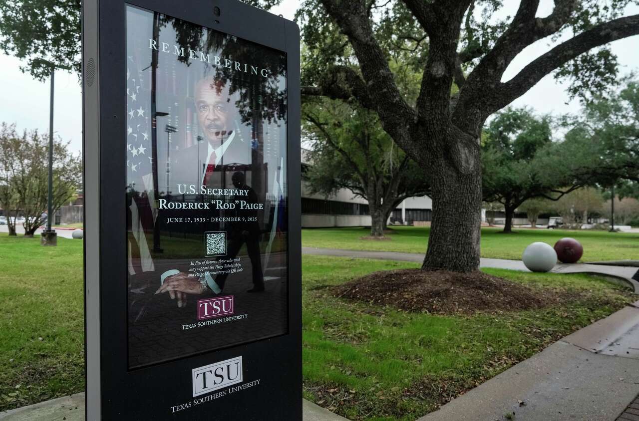 See photos from the memorial for former HISD superintendent, US Sec. of ...