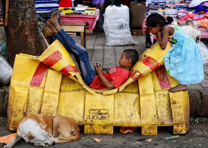 A glimpse of Mumbai: 27 powerful street photographs by Shanth Kumar