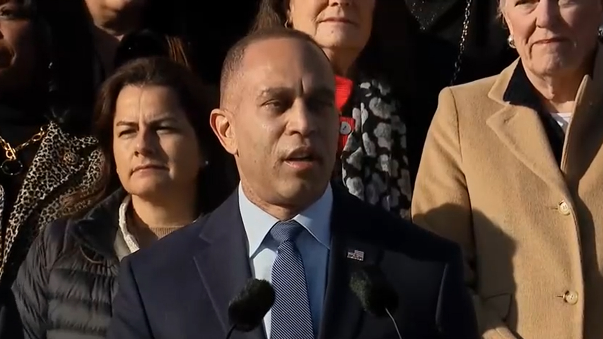 FULL VIDEO: Hakeem Jeffries LEAD Democrats BIG RALLY Against Trump On ...