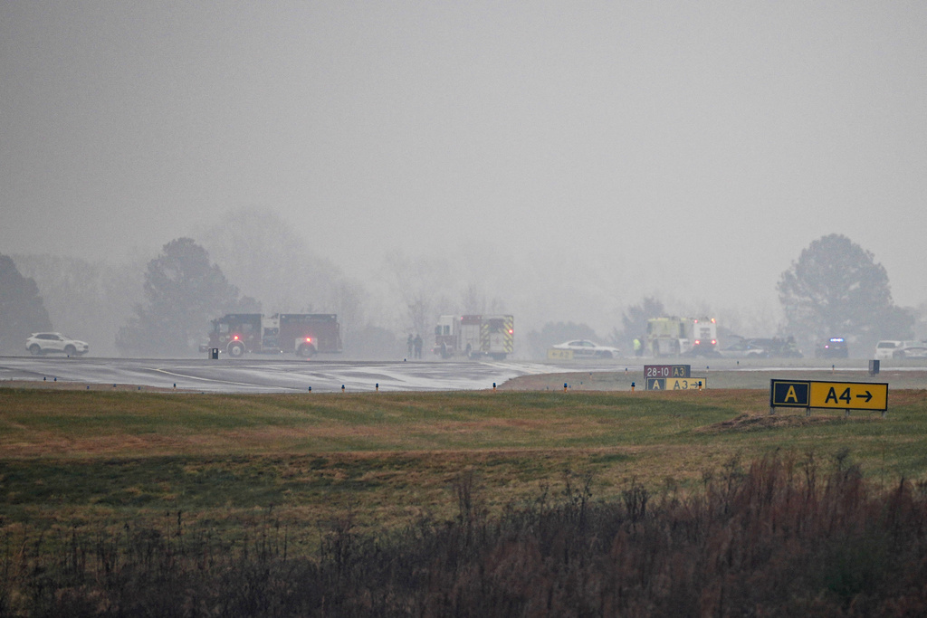 Multiple deaths reported in fiery business jet crash at regional airport in North Carolina<br>