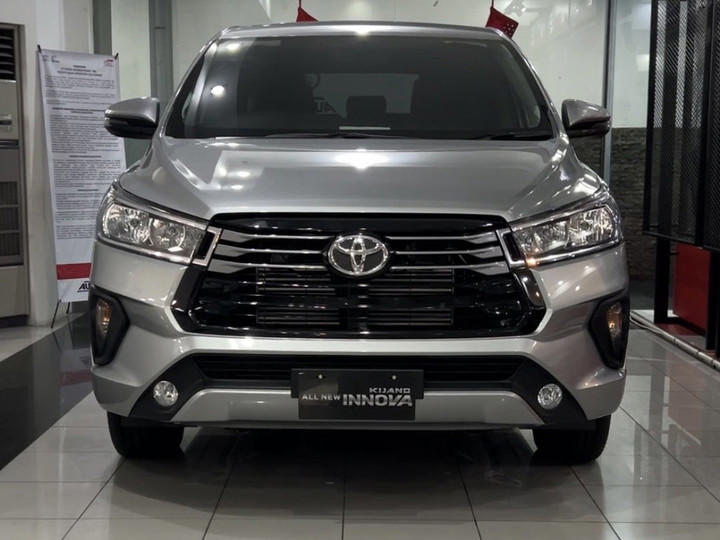 Toyota Kijang Innova Reborn 2.4 G Diesel 2025 di diler Auto2000 Basuki Rachmat, Surabaya, Kamis (11/12/2025). Foto: Syahrul Ghiffari/kumparan