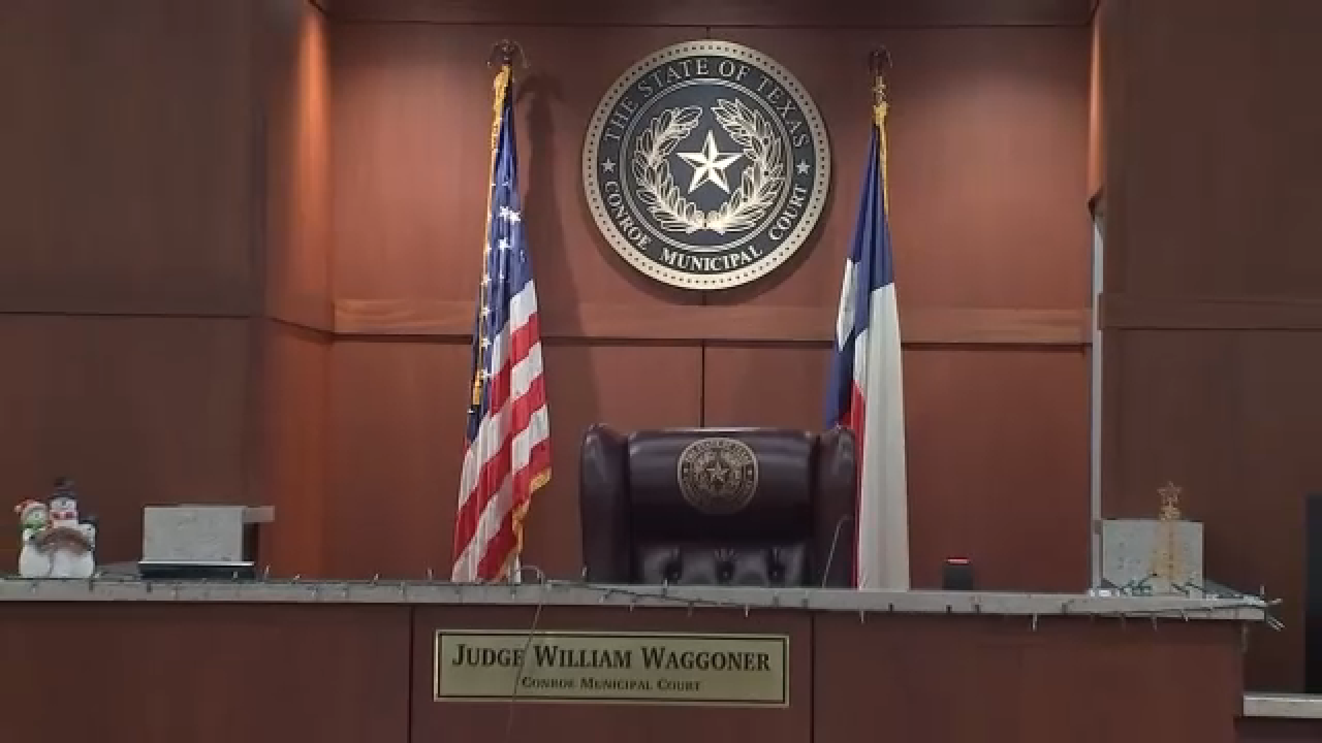 Conroe judge arrested for DWI warned officers to be aware that he is a judge, court documents show<br>