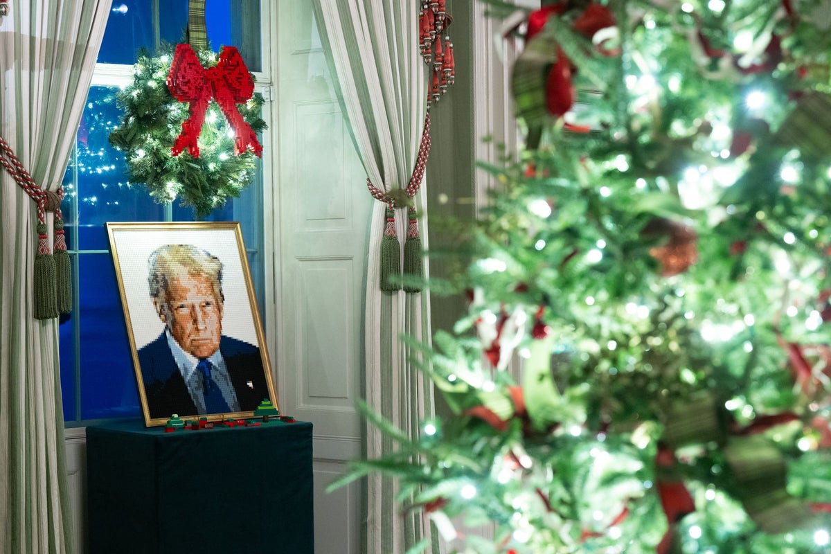Trump gives federal workers two new holidays around Christmas