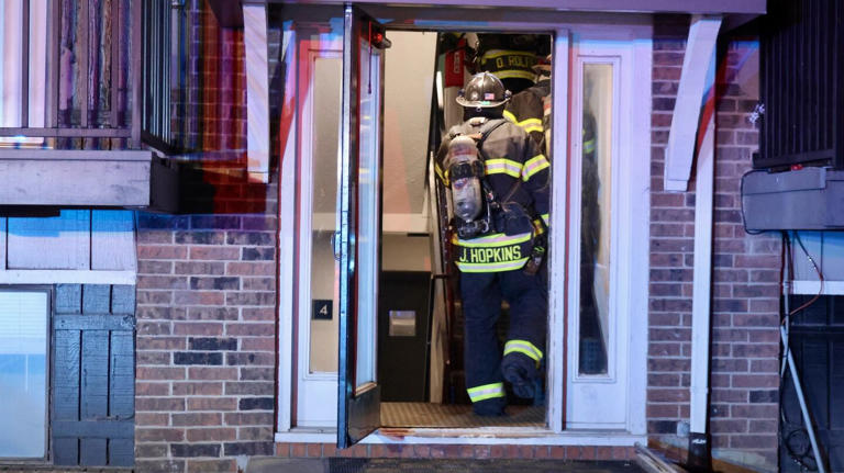 Firefighters battle 2-alarm blaze at Shawnee apartment building