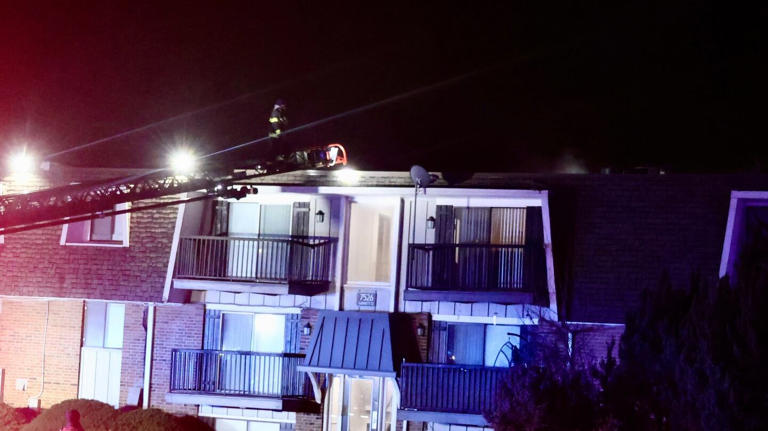 Firefighters battle 2-alarm blaze at Shawnee apartment building
