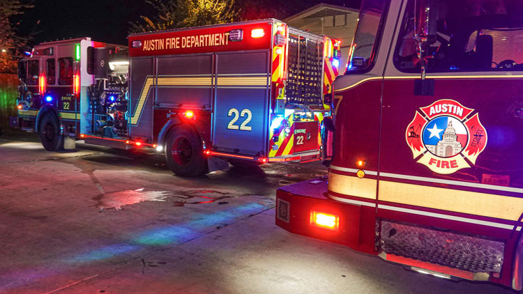 Residents evacuated after southeast Austin apartment fire