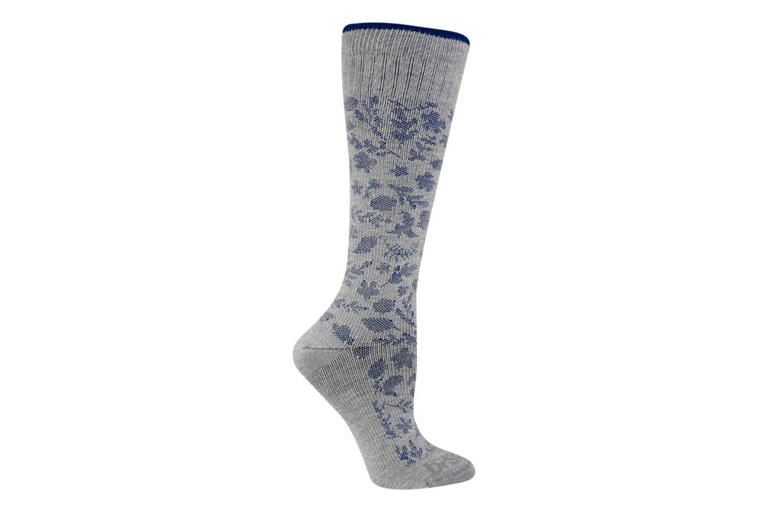 A doctor explains why everyone should wear compression socks on long ...
