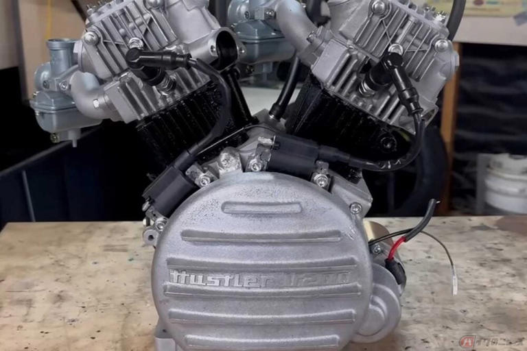 ミニバイク業界に激震?スーパーカブ系横型エンジンを使用したVツイン