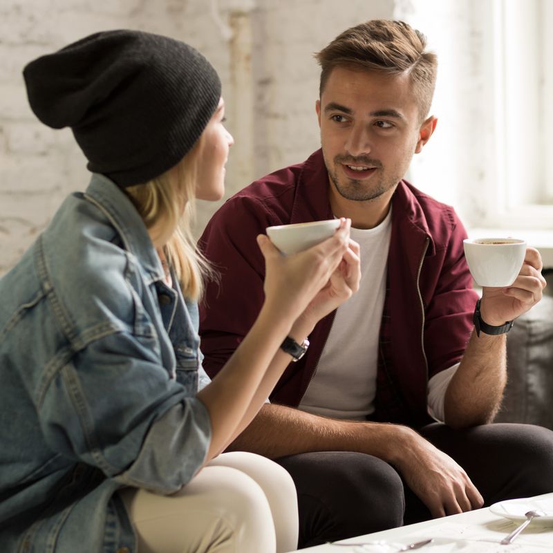 11 body language signs that show someone likes you (psychology-backed)