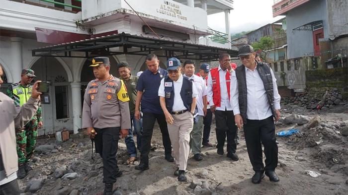 Jusuf Kalla Kunjungi Pengungsian Bersama Bupati Tagore di Bener Meriah