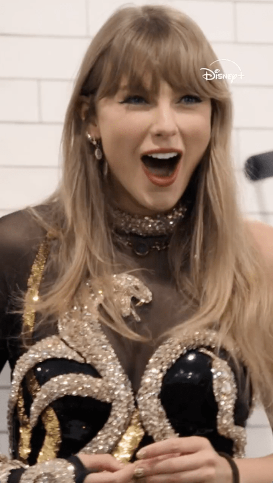 Taylor Swift and Travis Kelce share sweet kiss backstage in never ...