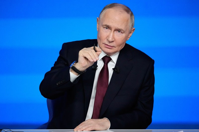Putin doubles down on Ukraine demands