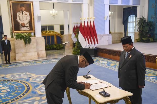 Prabowo Lantik 7 Anggota Komisi Yudisial, Ini Riwayat dan Profil Mereka