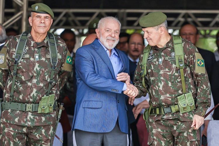 Lula e militares (Ricardo Stuckert)