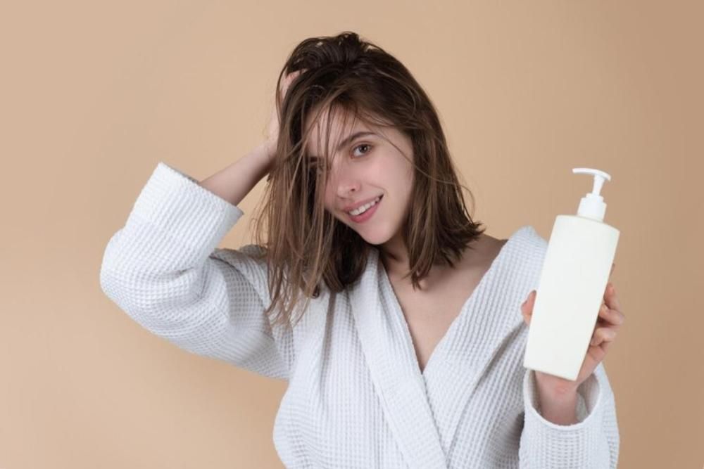 5 cara mengatasi kulit kepala berminyak dan gatal