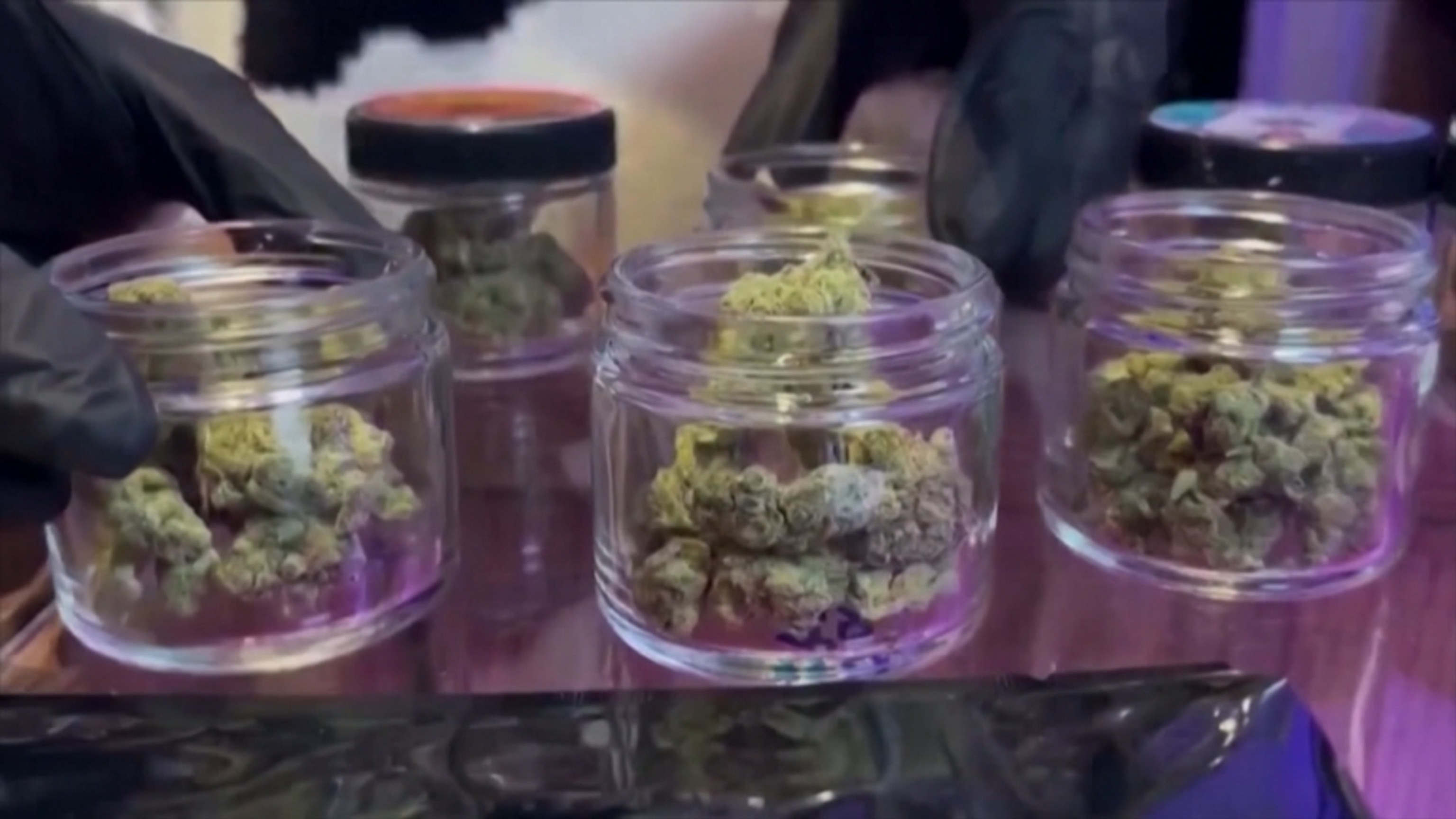 Trump signs executive order to reclassify marijuana<br>