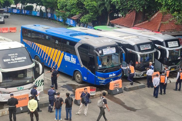 Pemprov DKI Wajibkan Tes Kesehatan Sopir Bus Nataru di Empat Terminal