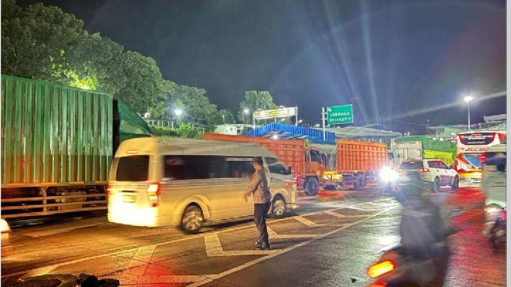 7.475 Kendaraan Membanjiri Pelabuhan Bakauheni