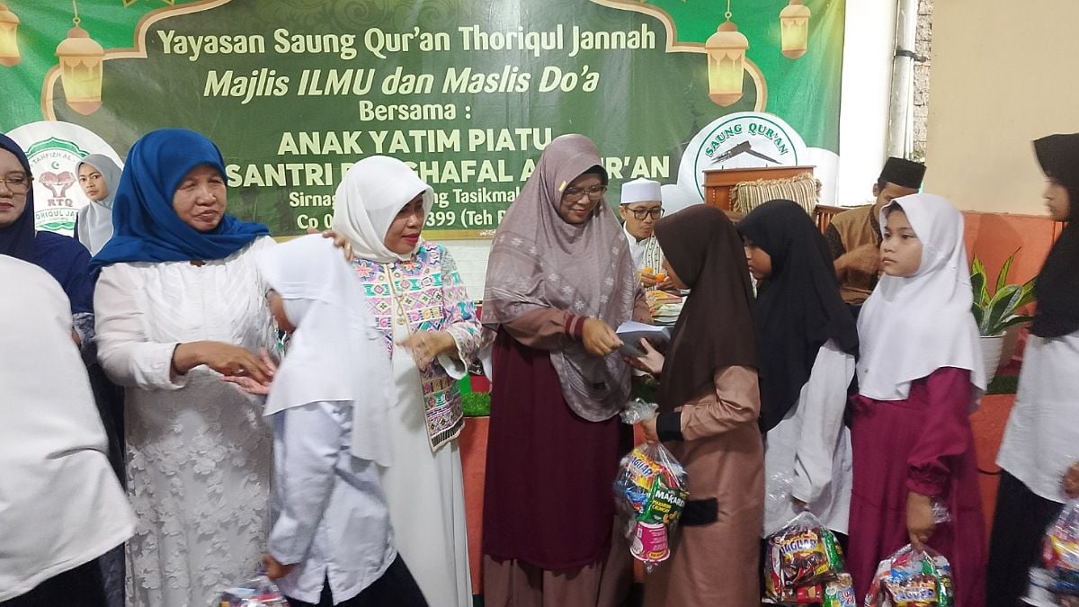 Sambut Rajab, Saung Qur’an Thoriqul Jannah Beri Santunan pada Ratusan Anak Yatim dan Lansia