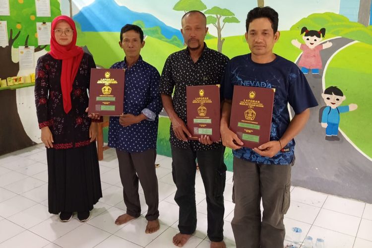 Ayah-ayah Ambil Rapor, Sekolah di Pati Dibanjiri Antusiasme