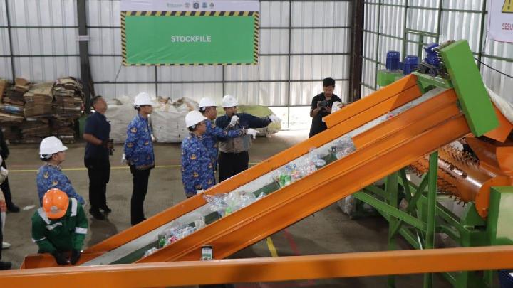 Jakarta Luncurkan Pusat Pengumpulan Sampah Plastik