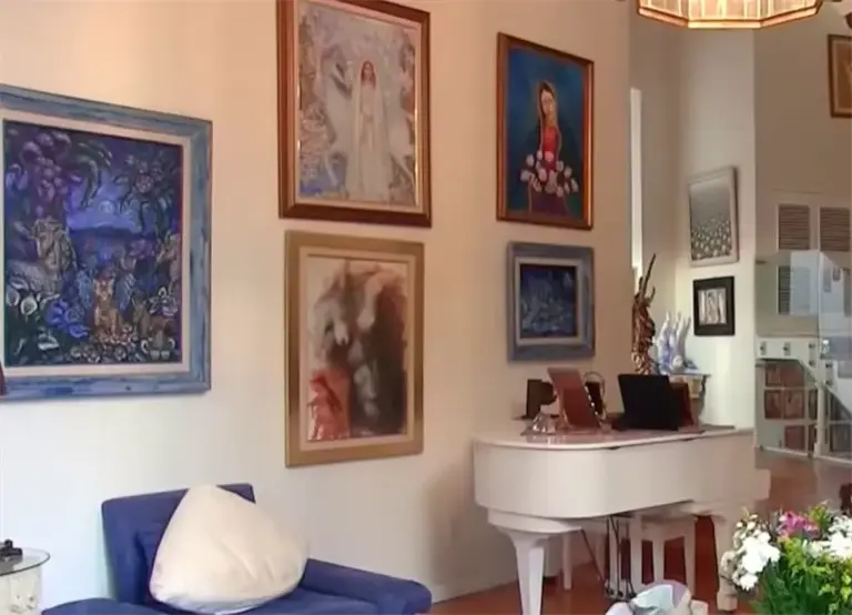 La casa de Maribel Guardia cuenta con varios elementos religiosos. Foto: cortesía.