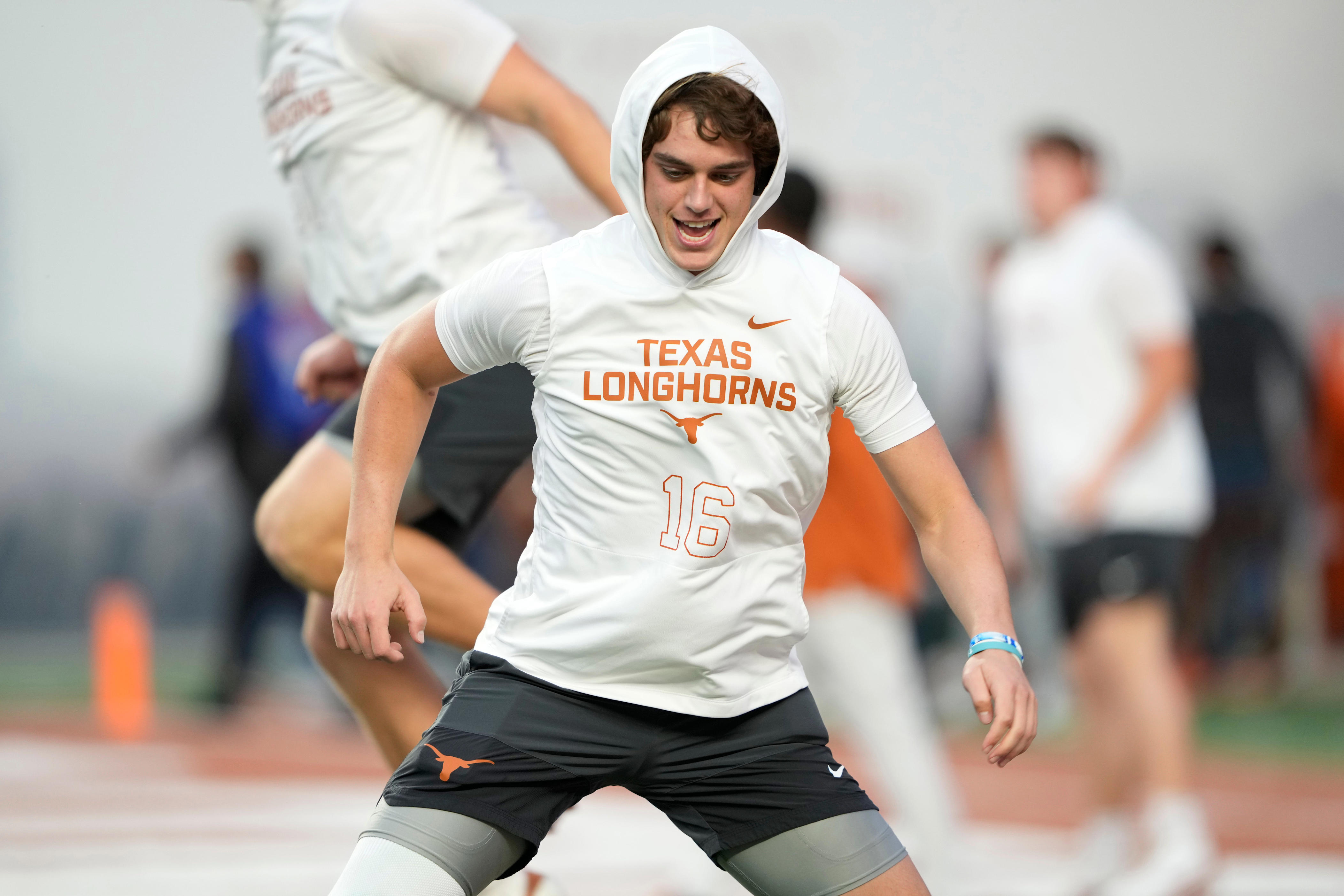 Arch Manning takes NIL pay cut to boost 2026 Texas football roster