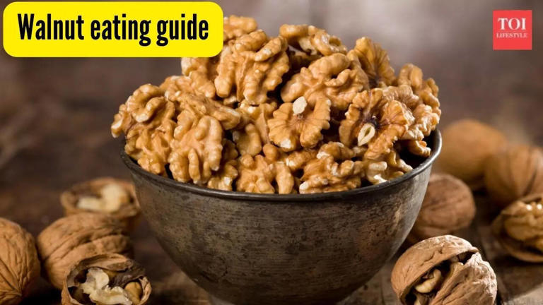 Guide to eating walnuts: Daily or just 2-3 times a week? How much and ...
