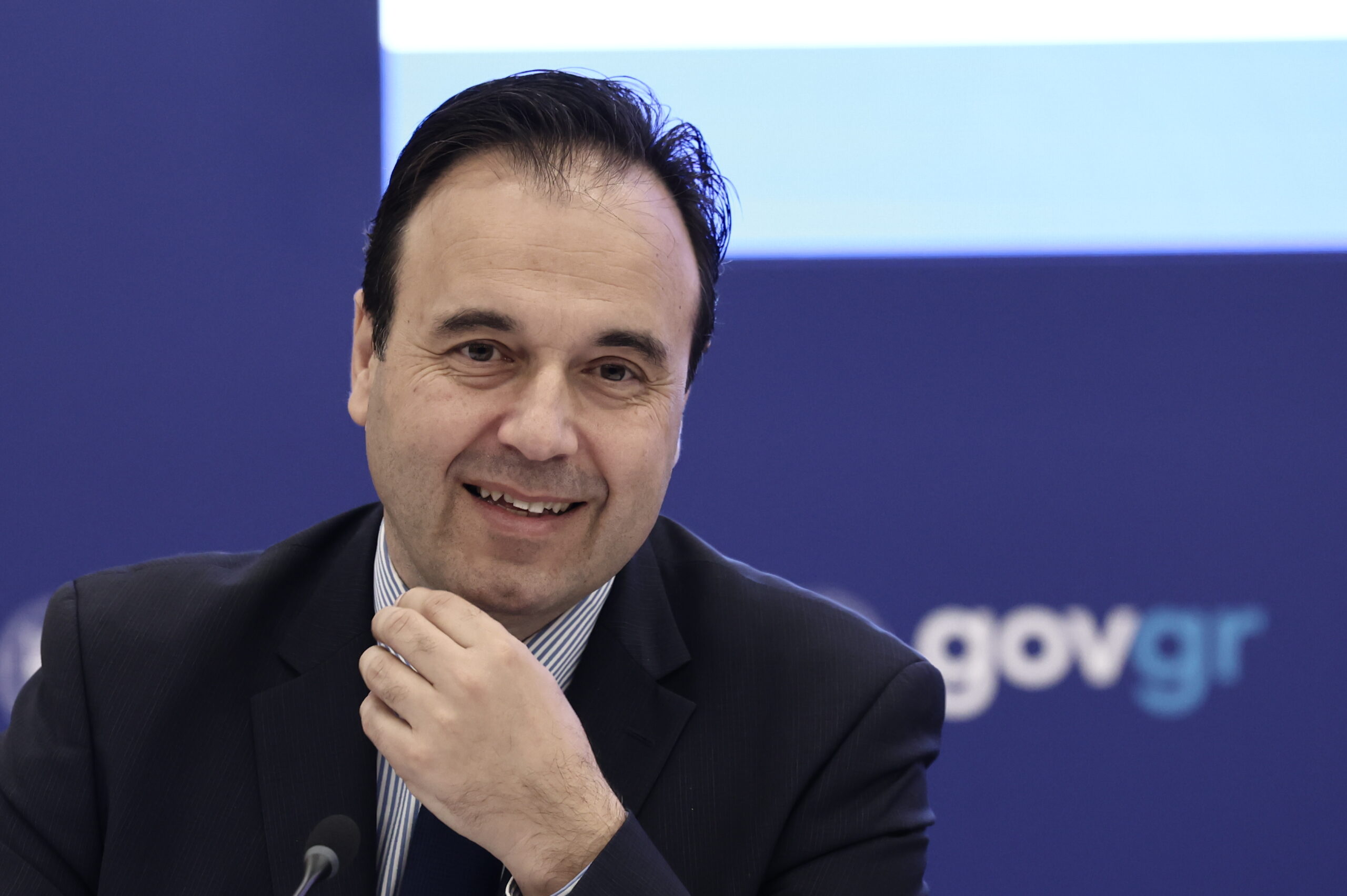 Υπογράφηκε το Ultra-Fast Broadband: Πώς θα ωφεληθούν 830.000 νοικοκυριά