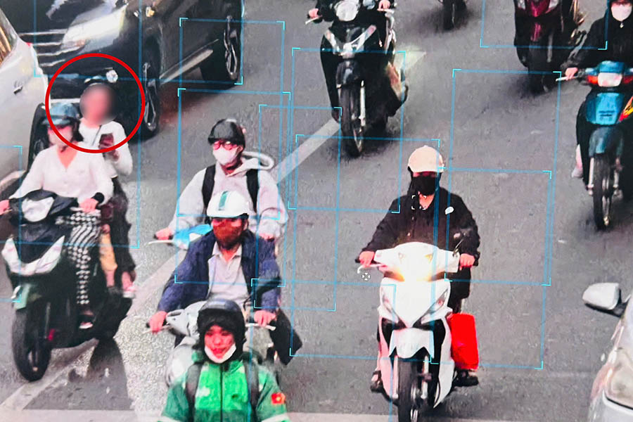 Camera AI soi tận cổng trường, hàng trăm học sinh vi phạm bị xử lý