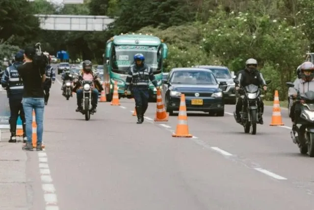 Cambian las reglas para entrar a Bogotá este lunes festivo: reversibles ...
