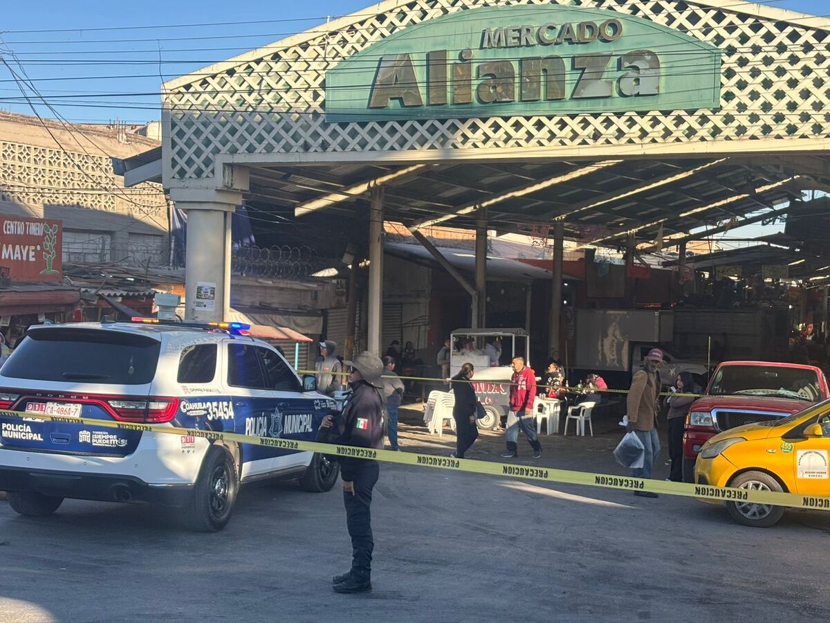 Hombre con muletas intenta cruzar la calle y muere arrollado afuera del ...
