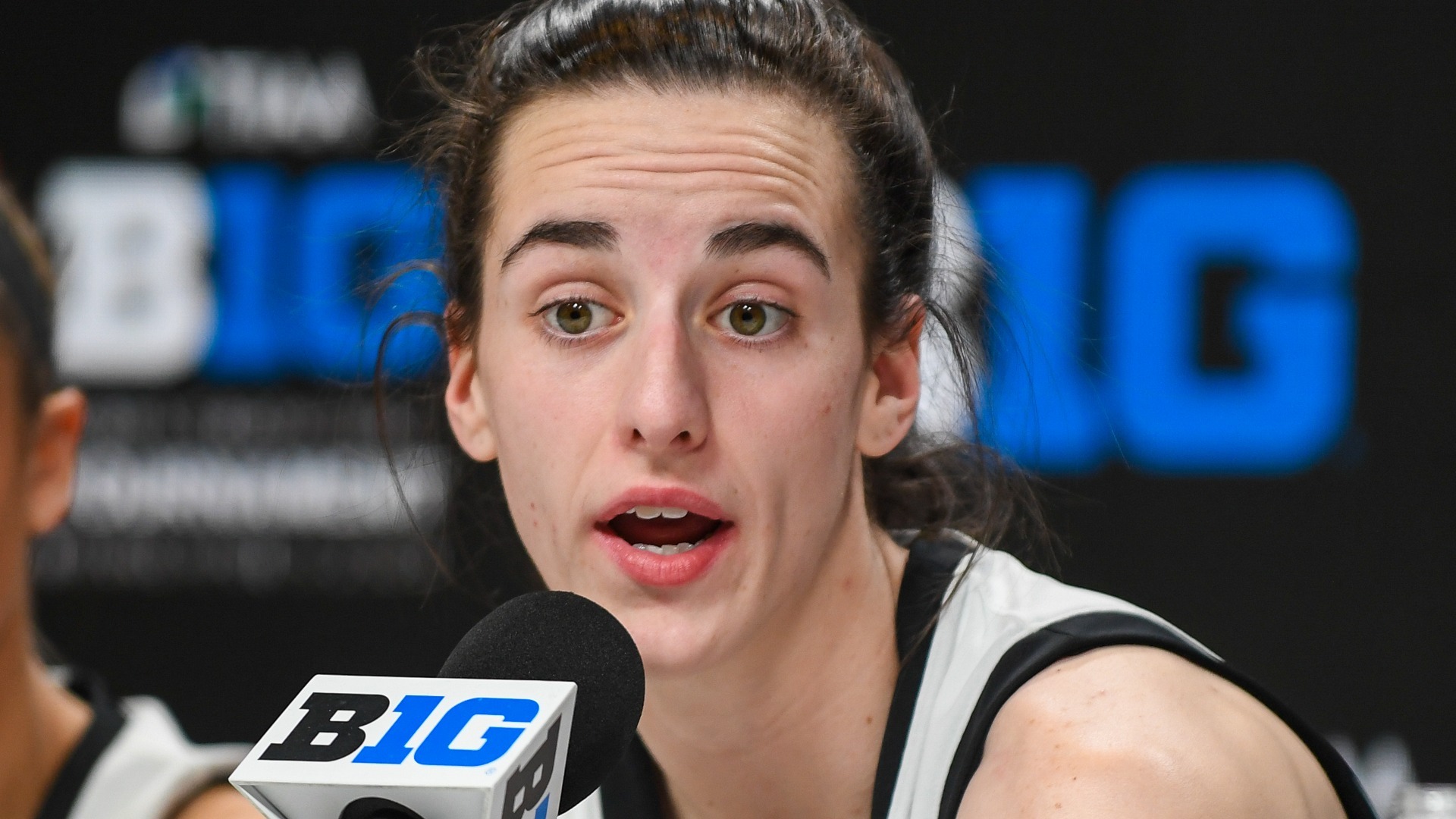 Caitlin Clark's on-court feat with Fever coach turns heads