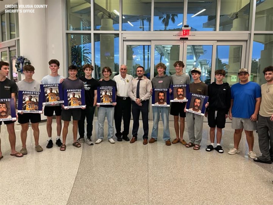 Video: Florida sheriff and victims confront man at airport accused of defrauding students<br><br>