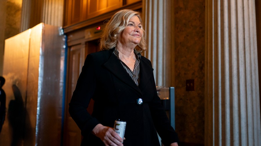 Lummis announces retirement from Senate<br><br>