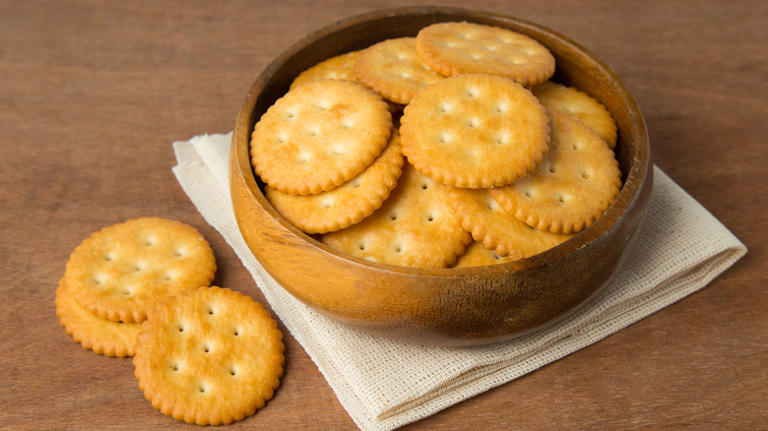 Turn Ritz crackers into an easy sweet treat with just 2 ingredients