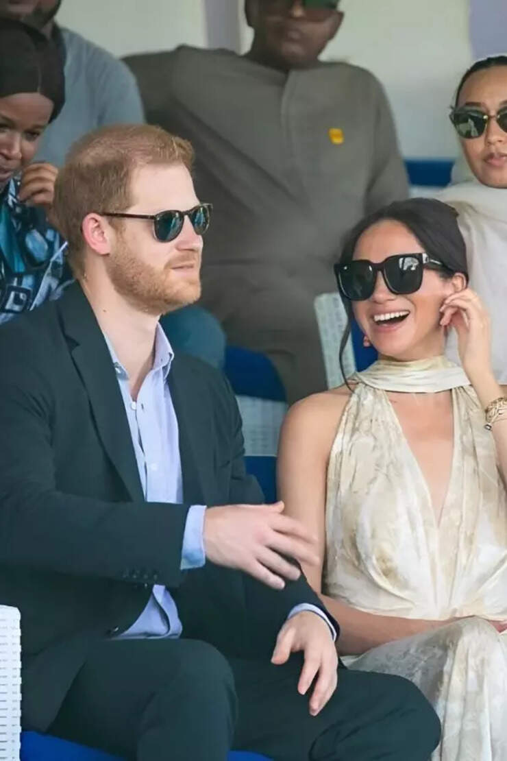 I think they are trolling': Meghan Markle and Prince Harry's holiday photo  fuels Photoshop backlash online — see fans' reactions