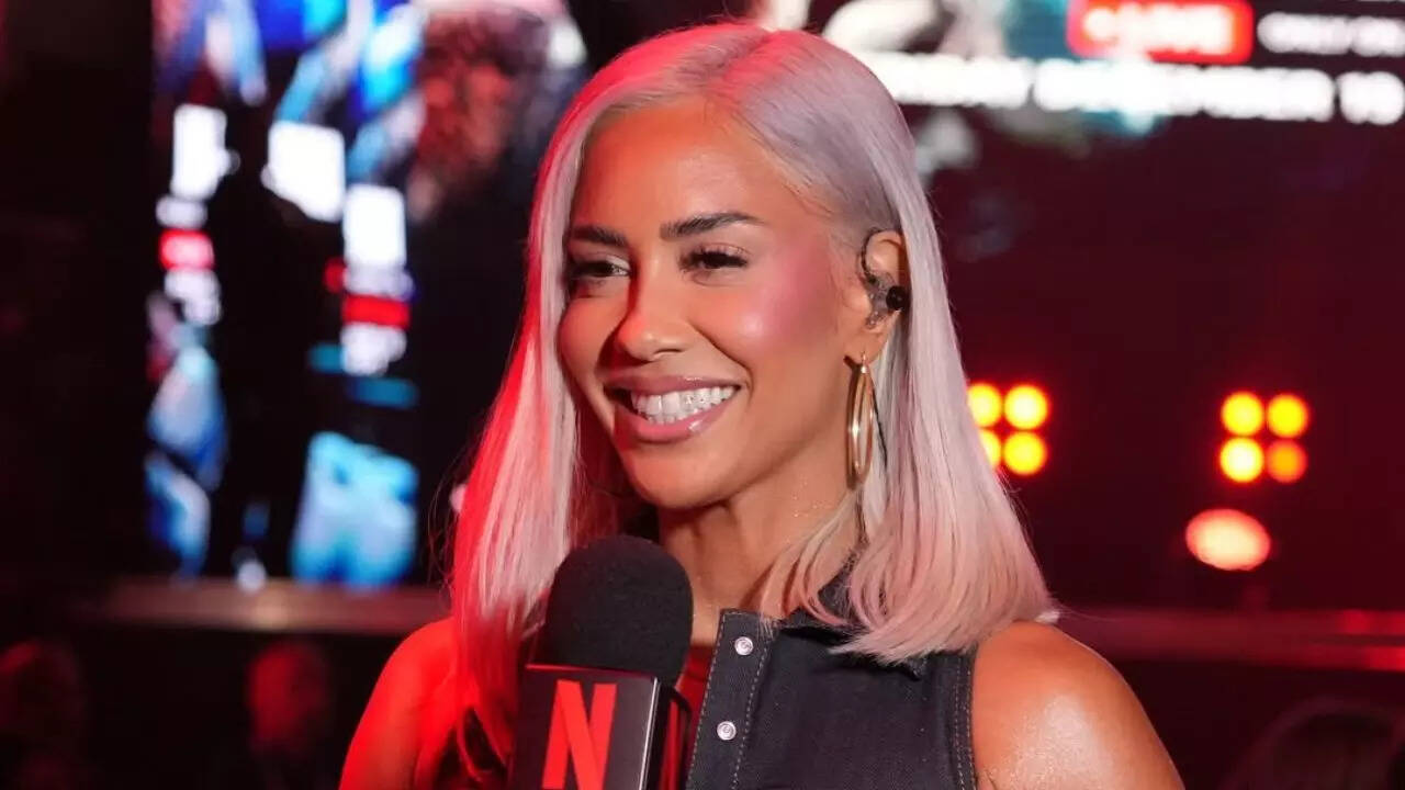 Who is Sibley Scoles? Meet Netflix’s glamorous ringside reporter at the ...