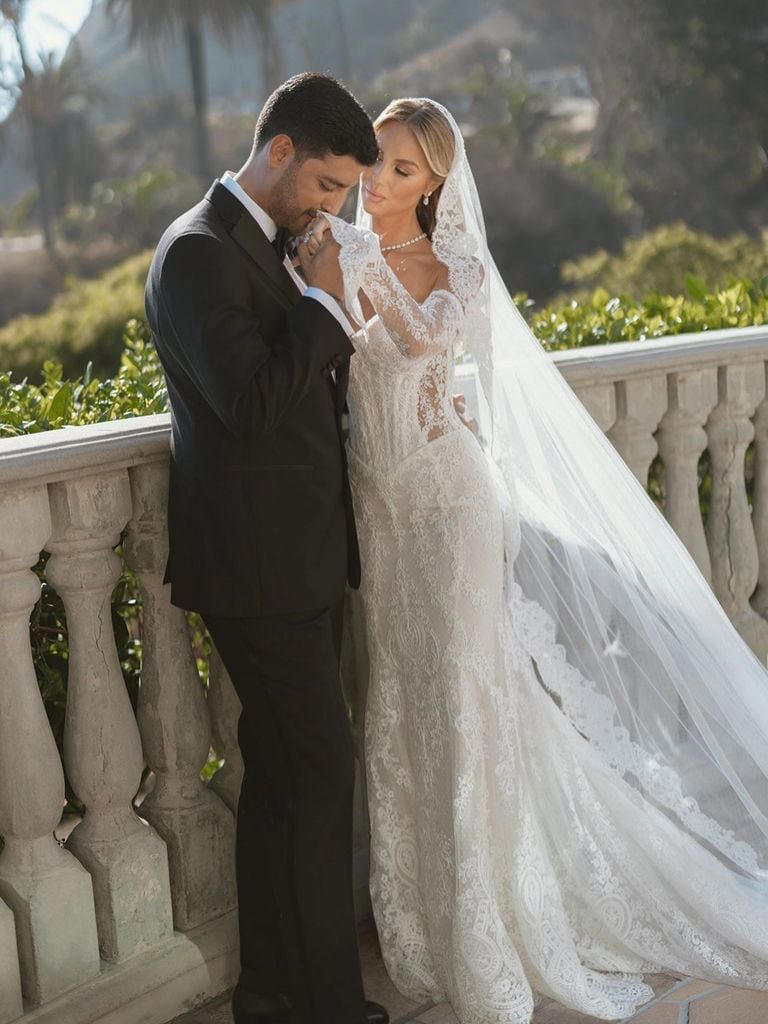Carlos Vela y Saioa Cañibano renuevan sus votos a los grande, con una  espectacular boda en California, image size:768x1024