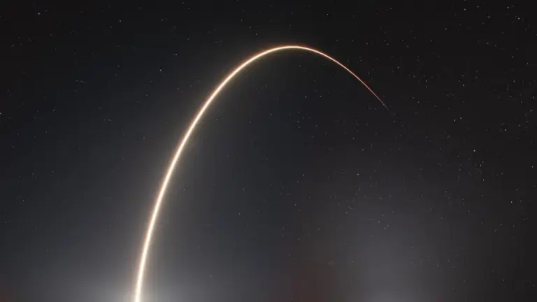 Un satélite de Elon Musk pierde el control en el espacio y obliga a ...