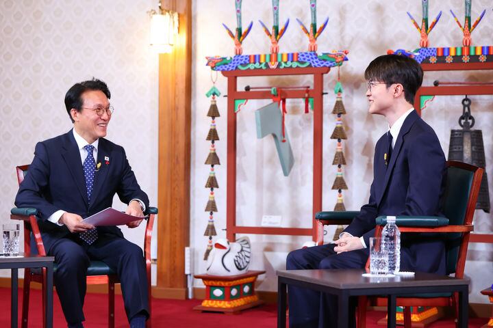 Esports legend Faker meets Prime Minister Kim Min-seok