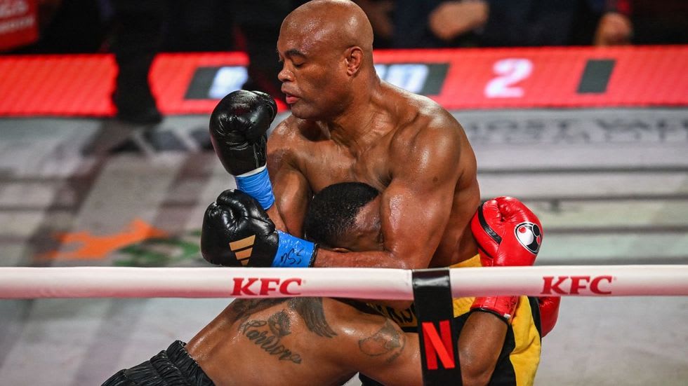 Boxing star makes shocking announcement after winning fight before Jake ...