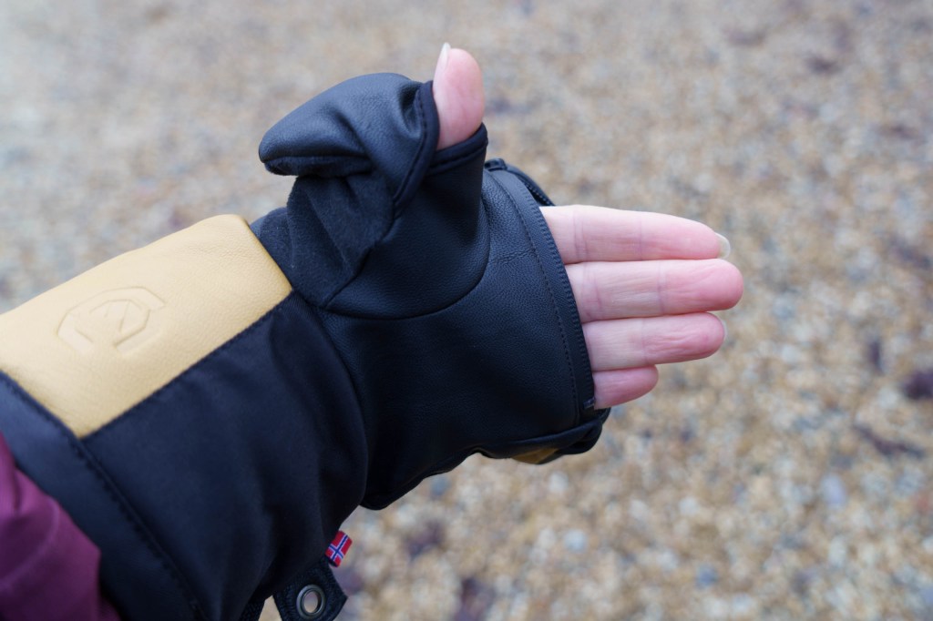 Vallerret Senja Mitt review – Excellent photography gloves for freezing cold weather