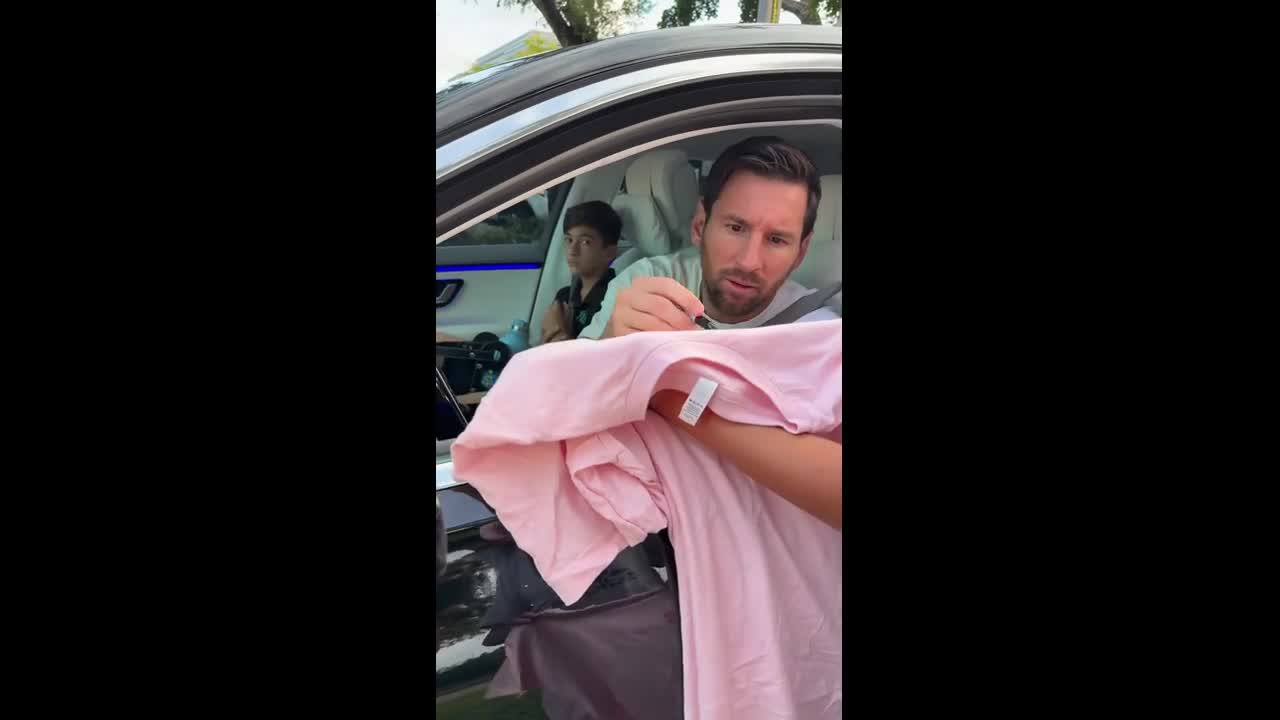 lionel-messi-signs-autographs-for-fans-in-miami-usa