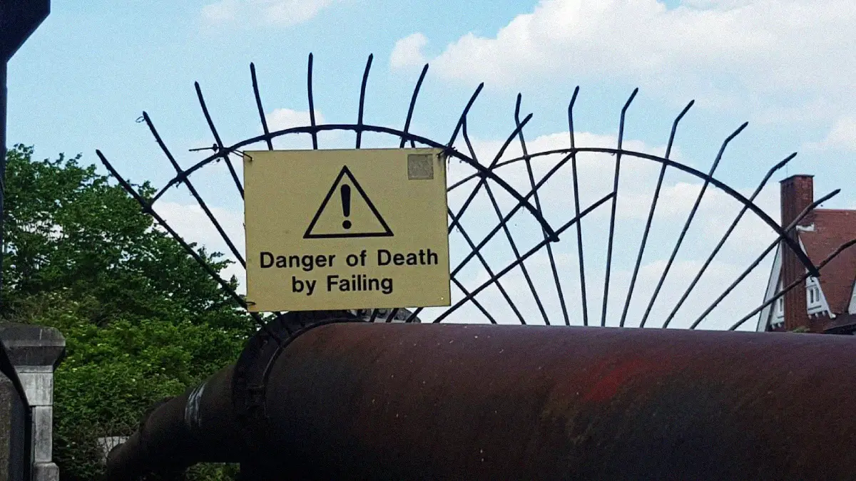20 sign fails that lit up December with laughter