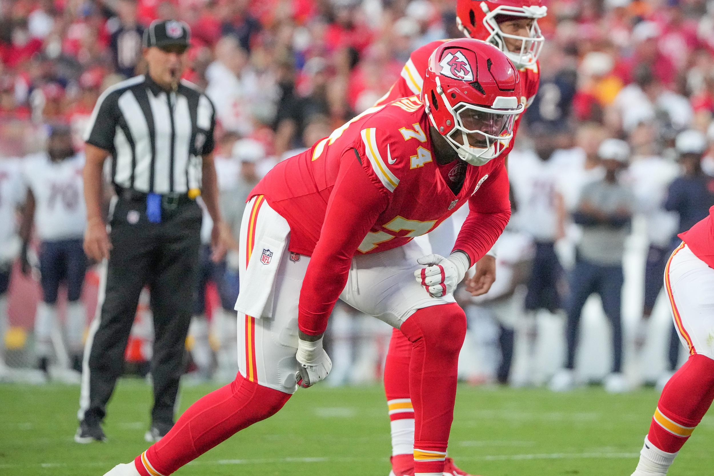 Chiefs place OT Jawaan Taylor, LB Leo Chenal on IR<br><br>