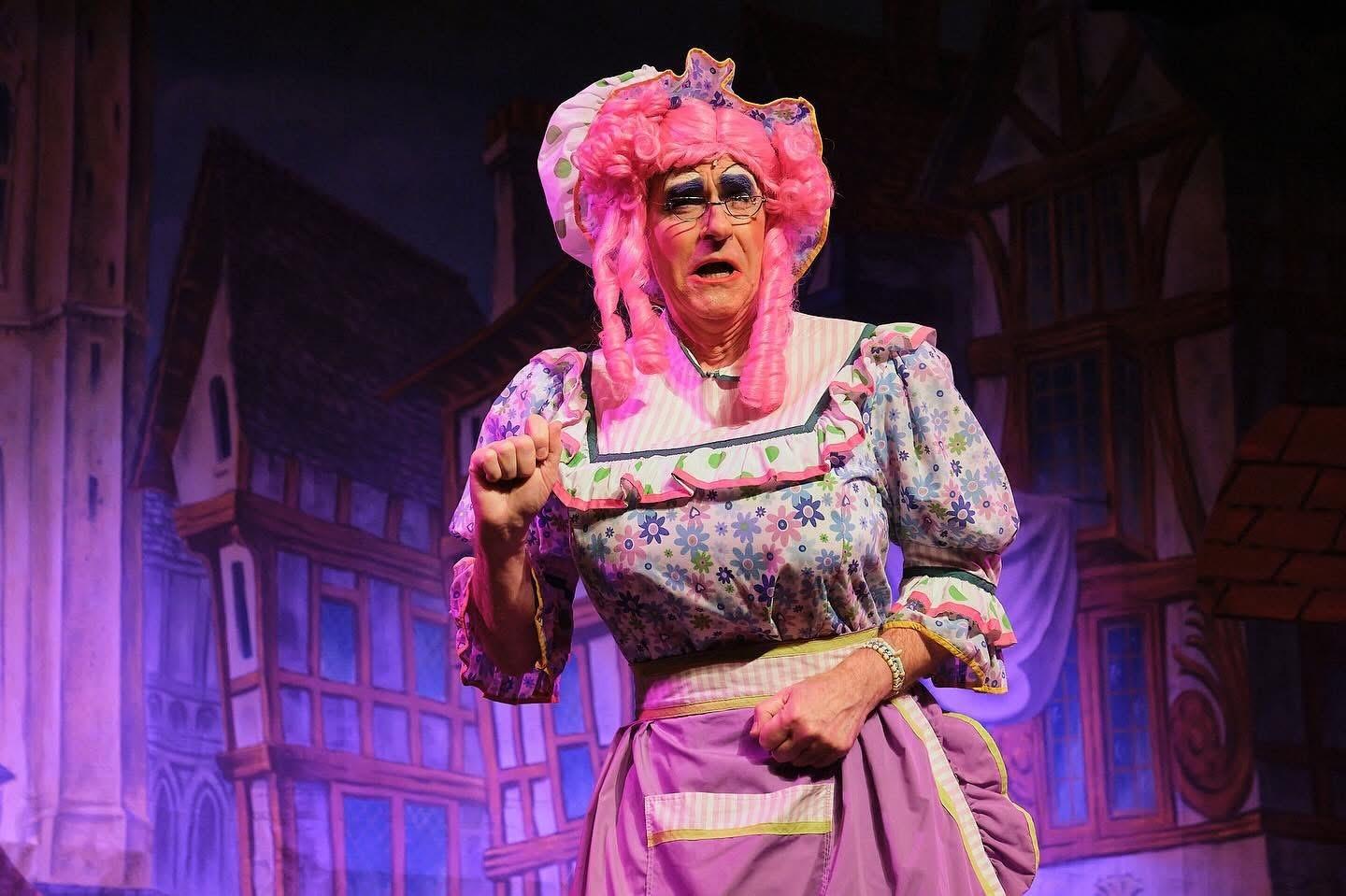 Whitby Apollo Players actor Martin celebrates 20 years as pantomime dame
