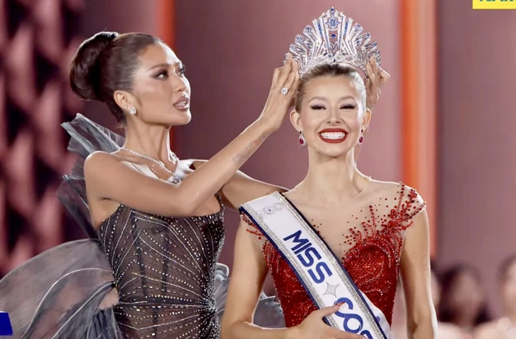 Người đẹp Mỹ đăng quang Miss Cosmo 2025, Phương Linh dừng chân ở top 10