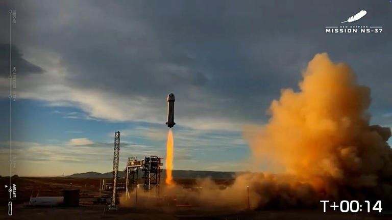 The New Shepard spacecraft blasts off from Blue Origin's West Texas launch site. / Credit: Blue Origin webcast